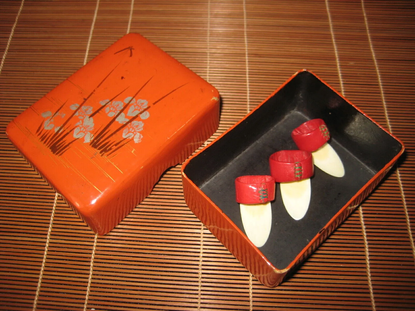 Antique Japanese C. 1900 Koto Picks Musical Instrument 3 W/ Red Lacquered Case